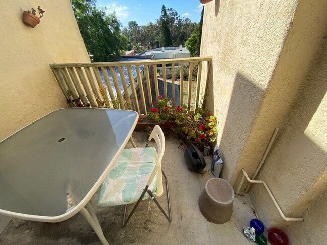 Building Photo - Craftsman Style One Bedroom with Decorative Fireplace! On Site Washer and Dryer & Assigned Storag...