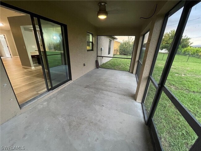 Building Photo - Beautiful 3/2/2- NE Cape Coral- SEE IT TODAY!