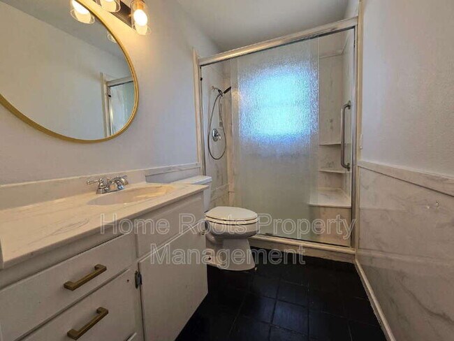Building Photo - 1309 W Beech Dr