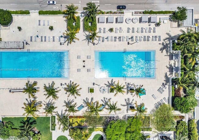 Building Photo - 950 Brickell Bay Dr