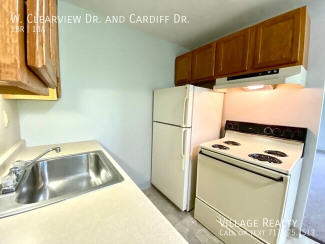 Building Photo - 51 W Clearview Dr