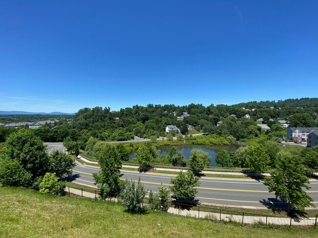 Building Photo - 1992 Asheville Dr