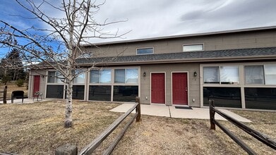 Building Photo - 620 Forest Edge Rd