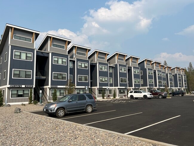 Building Photo - Pine View