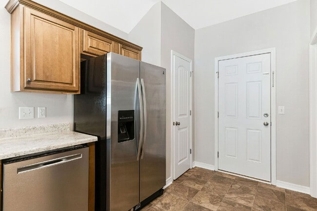 Building Photo - 5441 Pescara Dr