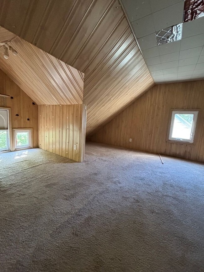 Building Photo - Single Family Home in Bryn Mawr/Harrison - Updated Kitchen + Dishwasher!