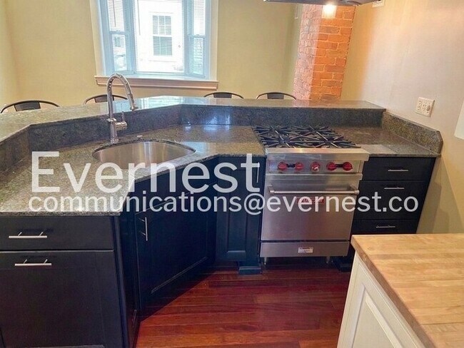 Building Photo - 112 Hanford St