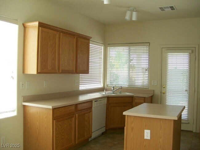 Building Photo - 10991 Pumpkin Ridge Ave