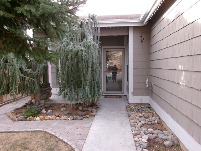 Building Photo - Spacious 2-Bedroom, 2-Bath Rental with 2-C...