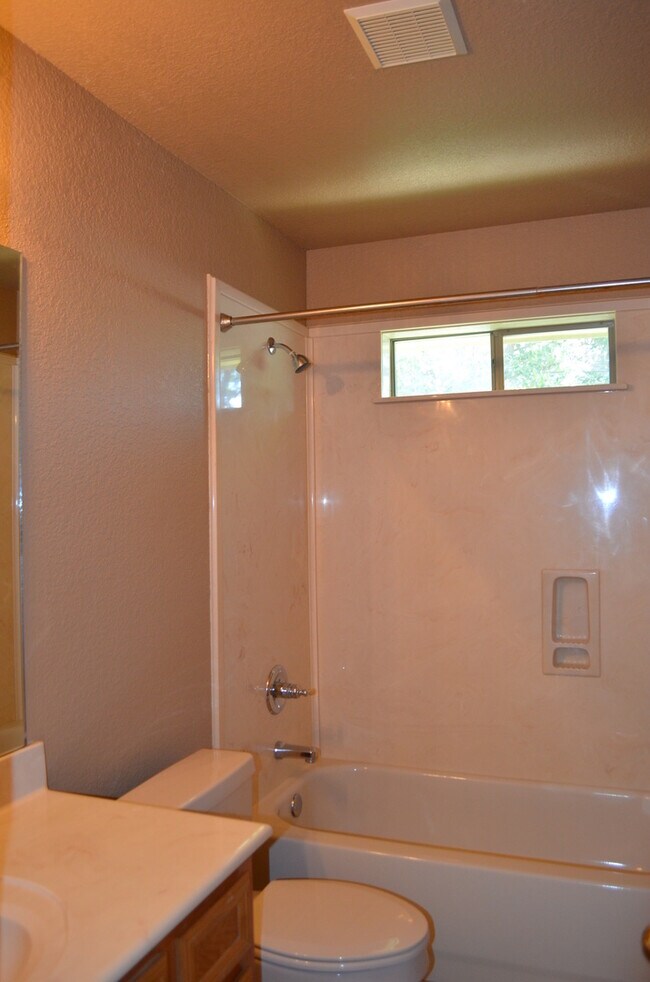 Building Photo - EXECUTIVE HOME IN COUNTRY TRAILS SUBDIVISI...