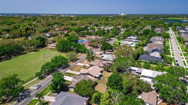 Building Photo - 834 Riverside Dr