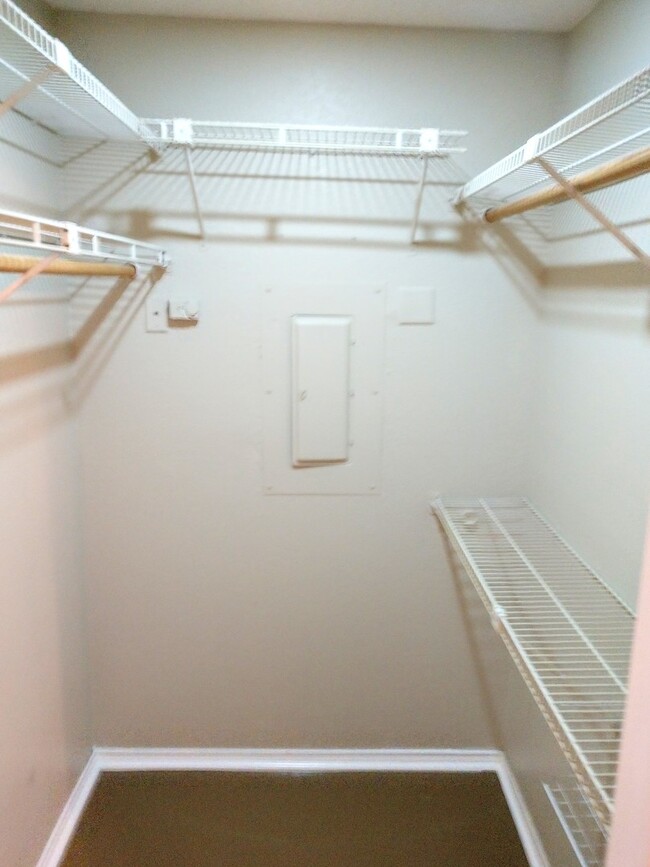 Building Photo - $1495 – 2 Bed / 1 Bath Condominium in cent...