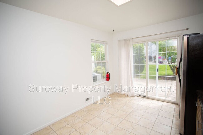 Building Photo - 605 Doral Dr