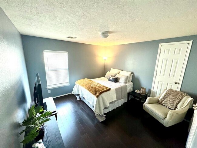Building Photo - 17227 Bedford Pass Dr
