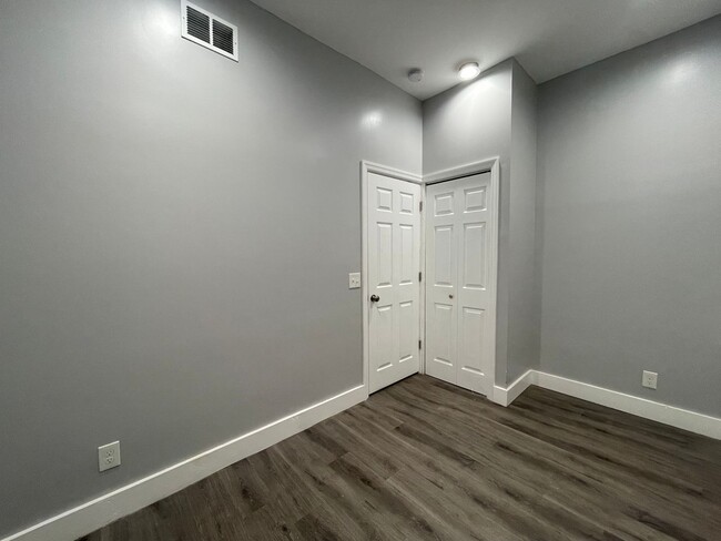 Building Photo - 427 Chambers Ave