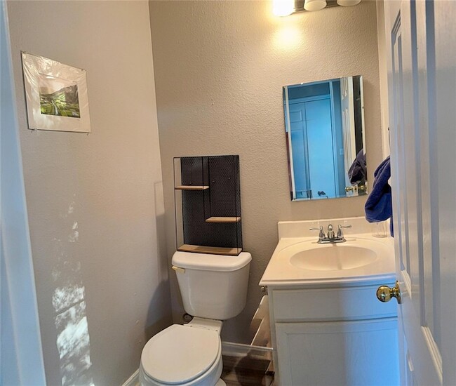 Building Photo - 541 Zebra Dr