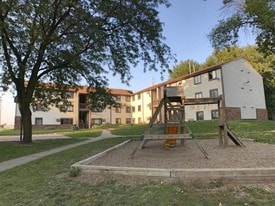 Building Photo - Courtyard Apartments