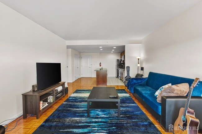 Building Photo - 110 Somerset St