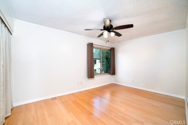 Building Photo - 3868 Chelsea Dr