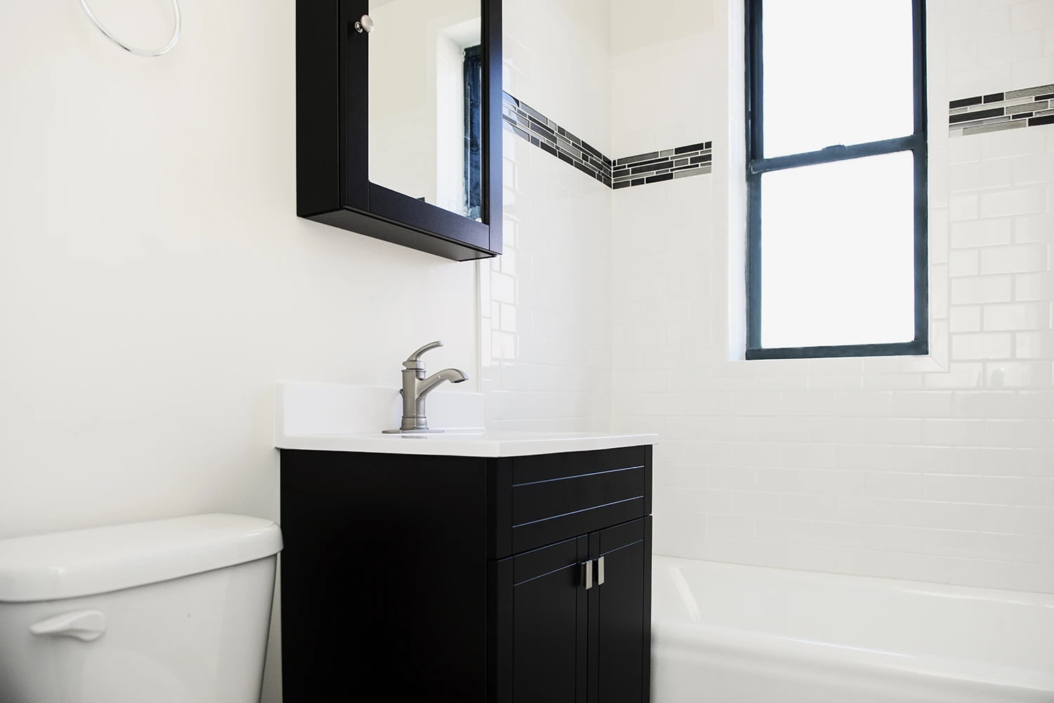 Building Photo - 3842 N Greenview Ave