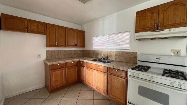 Building Photo - P008