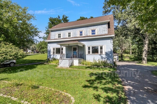 Building Photo - 4470 Seneca St