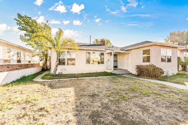 Building Photo - "Charming 2-Bedroom Retreat on Douglas Ave...