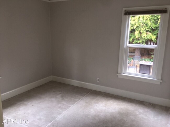 Building Photo - 2 br, 1.5 bath House - 1612 N. 35th St.