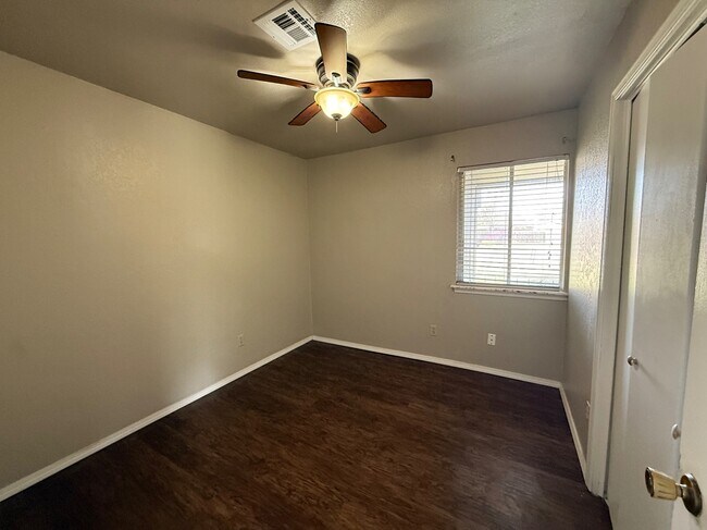 Building Photo - 1013 Mercury Cir