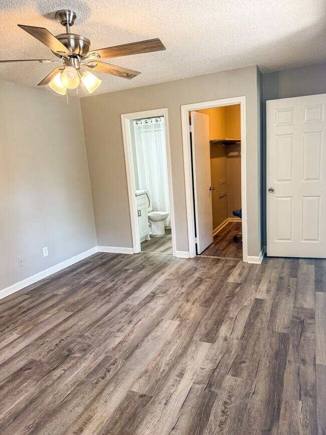 Building Photo - Gated Community Living