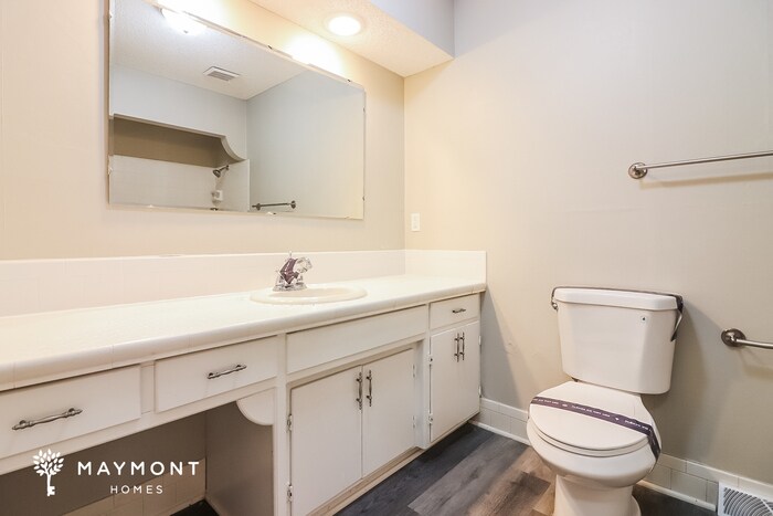 Building Photo - 500 Hargis Ln