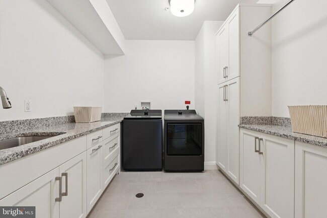 Building Photo - 5120 Wessling Ln