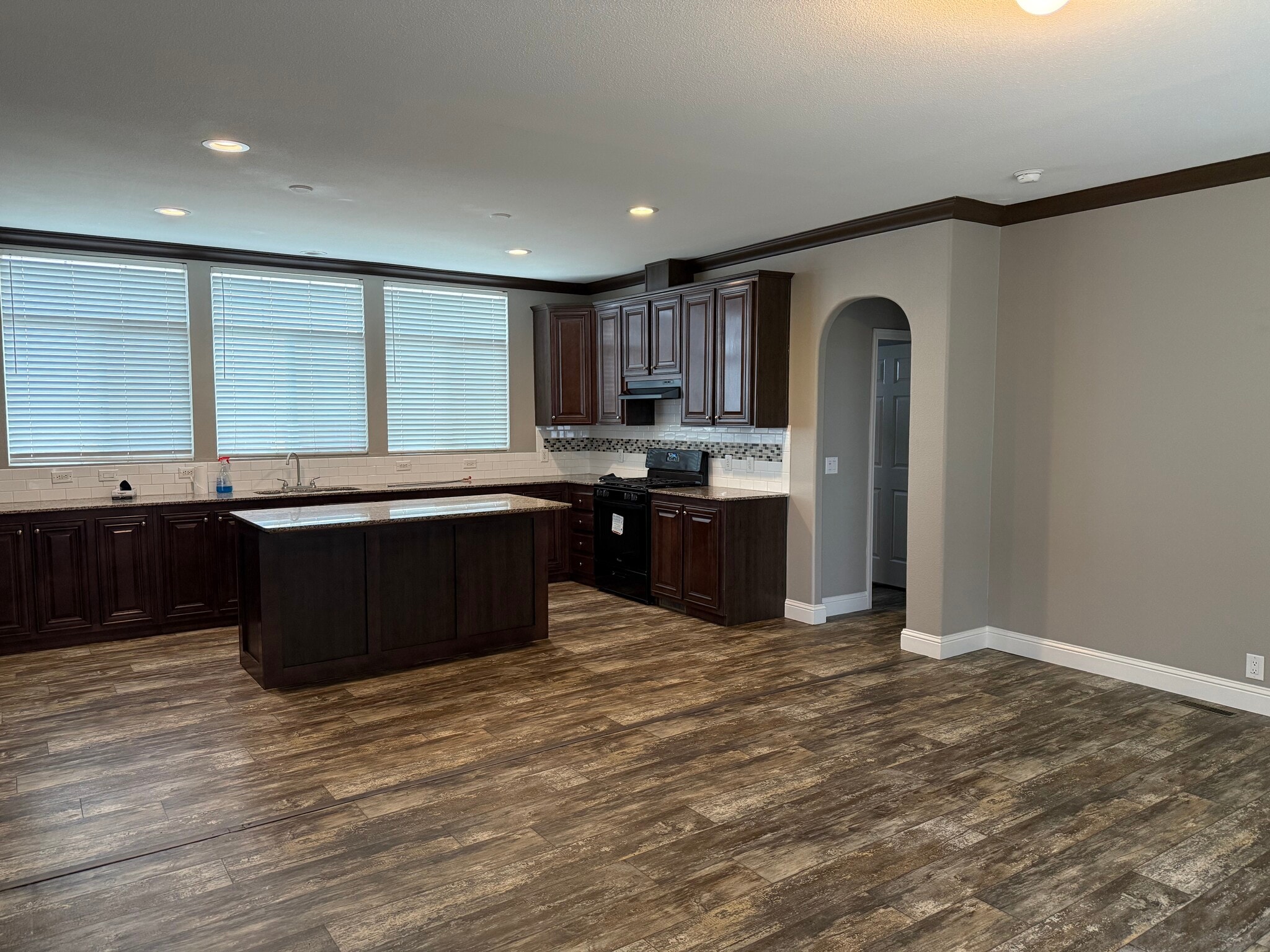 Building Photo - 819 Dianne Dr