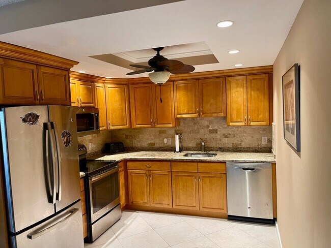 Building Photo - 2042 Newcastle A