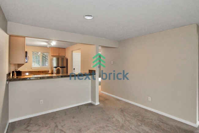 Building Photo - Beautiful home with 2 beds, 1.25 baths for...