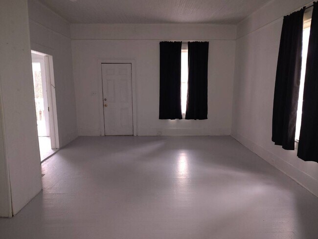 Building Photo - 110 Huger St