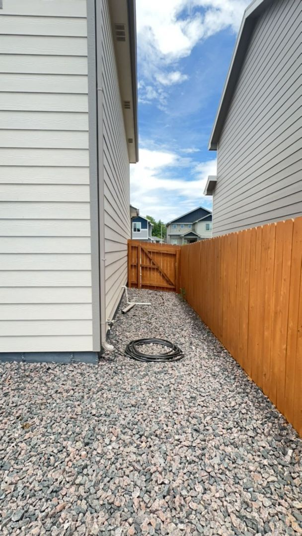 Building Photo - Newer home! 4 bedrooms! 2 Car! AC!