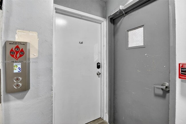 Building Photo - 500 NE 26th St