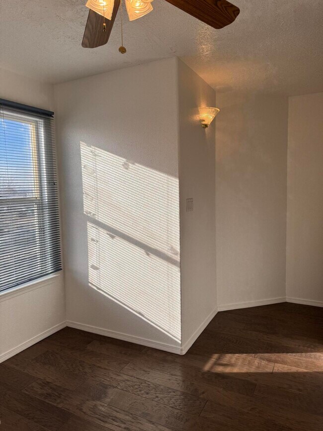 Building Photo - 9700 Lagrima De Oro Rd NE