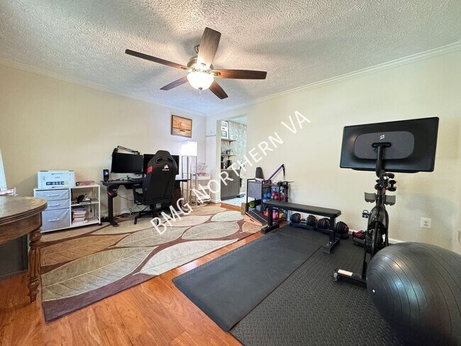 Building Photo - 3821 Jocelyn Dr