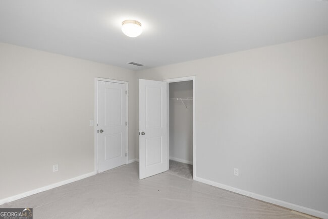 Building Photo - 680 River Run Dr