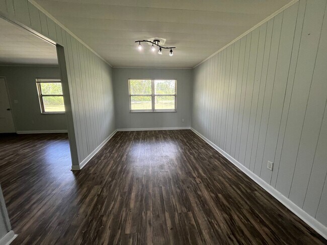 Building Photo - Spacious 4-Bedroom Brick Home on 1 Acre – ...
