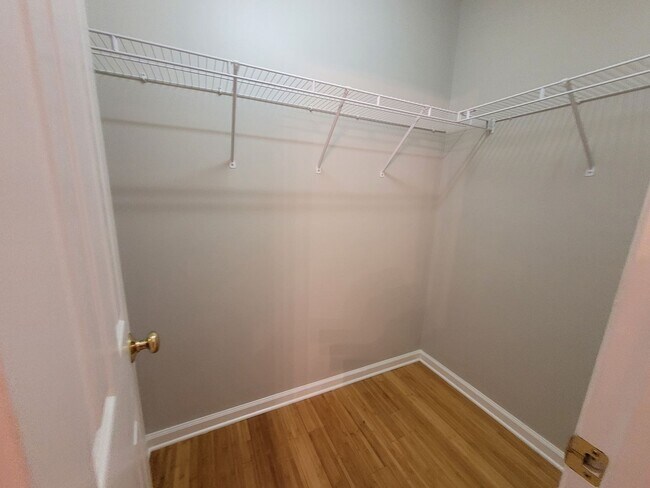 Building Photo - Great 2 Bedroom 2 Bath Townhouse
