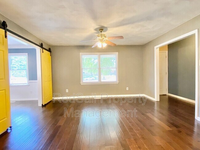 Building Photo - 802 Tiverton Pl