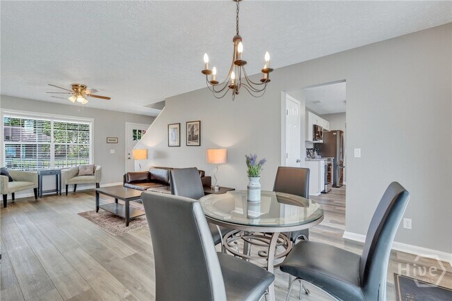 Building Photo - 11 Ropemaker Ct