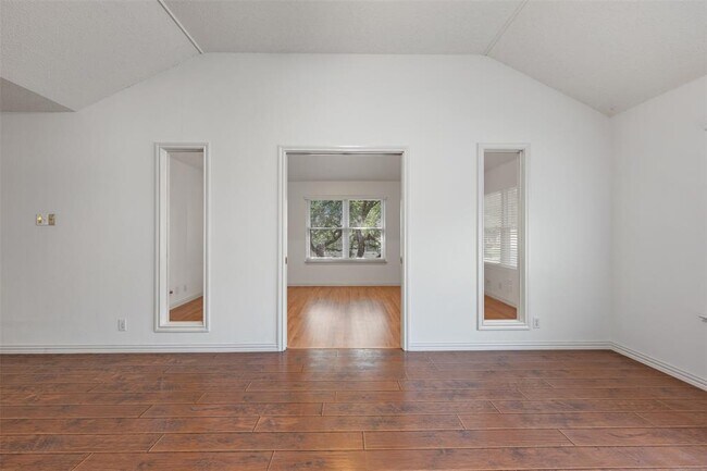 Building Photo - 3635 Flora Vista Loop