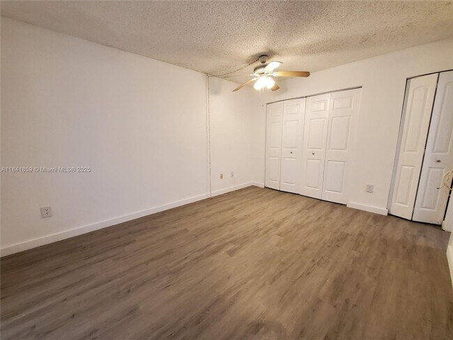 Building Photo - 1017 Washington Cir