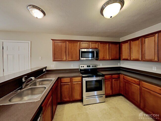 Building Photo - 225 Quiet Ln