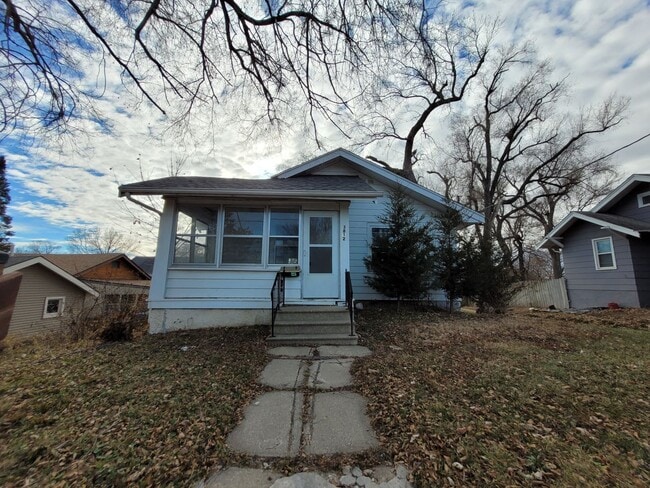Building Photo - 2 Bedroom, 1 Bathroom Home with Deck