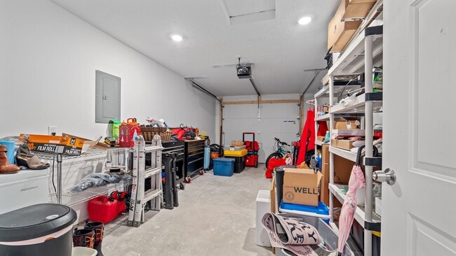 Building Photo - Introducing a charming 2-bedroom, 1-bathro...